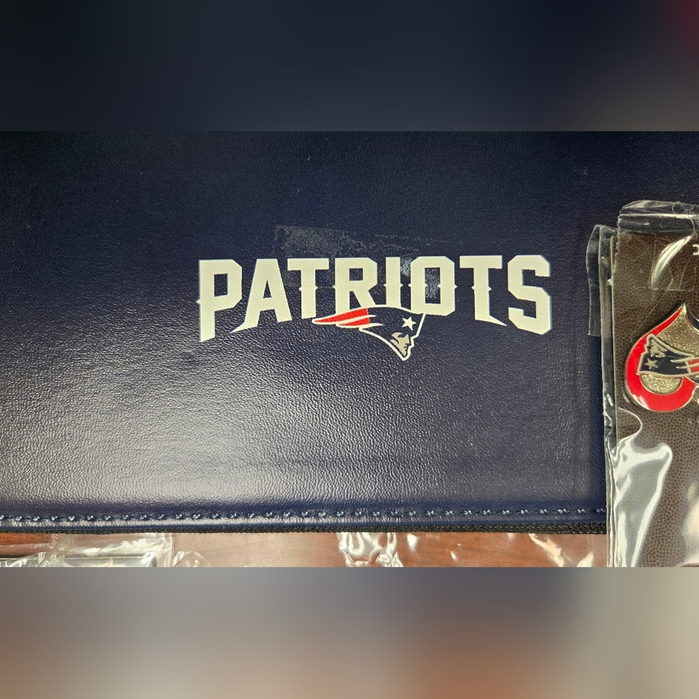 NWT | New England Patriots Wallet and Jewelry Set - Picture 2 of 7